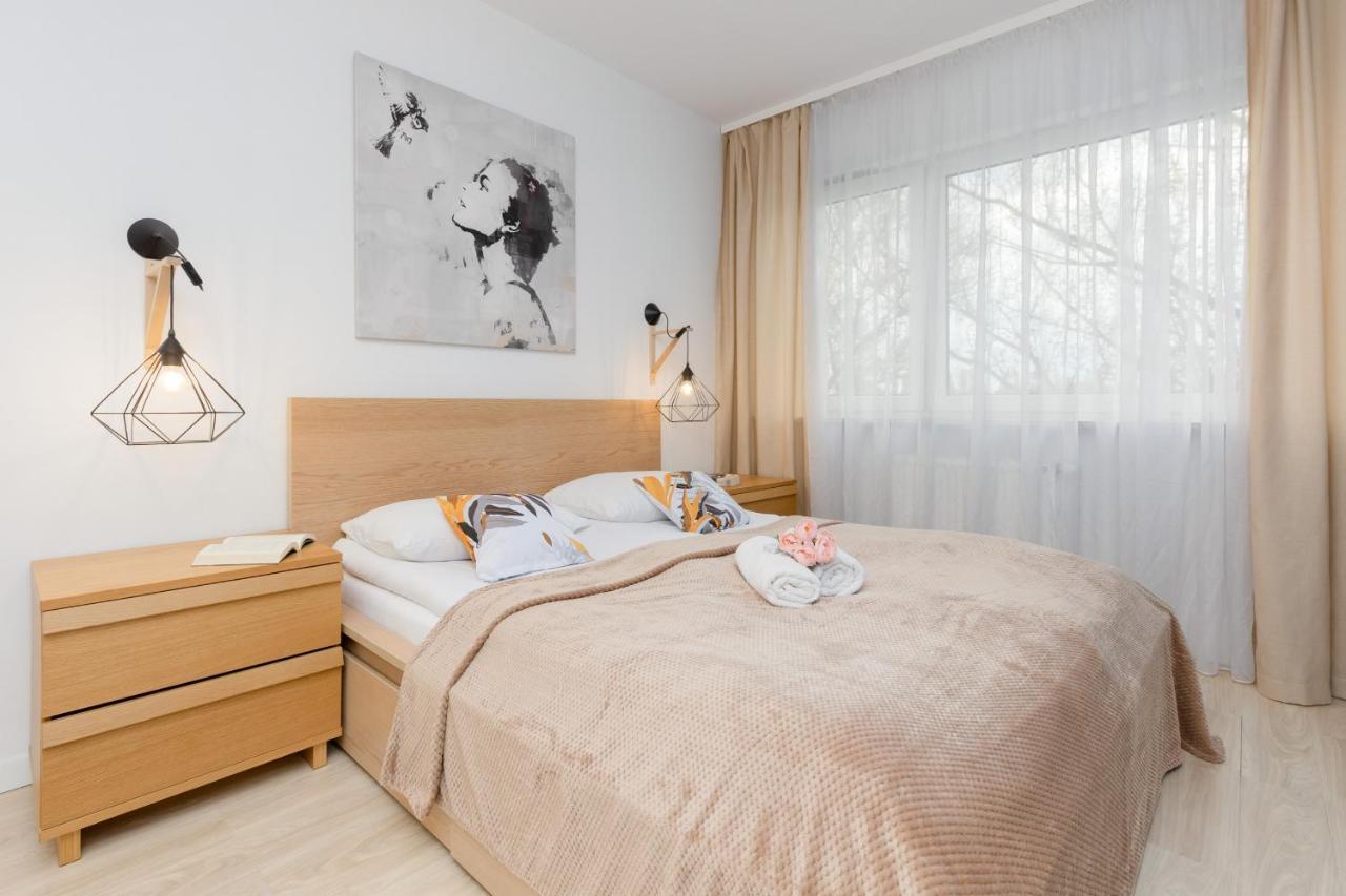 Warsaw Sokolowska One Bedroom Apartament By Noclegi Renters Екстер'єр фото
